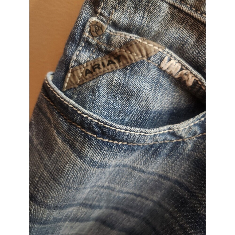 Ariat Men's M2 Traditional Relaxed Stirling Stretch Boot Cut Jeans Size 40/32 - Picture 2 of 7